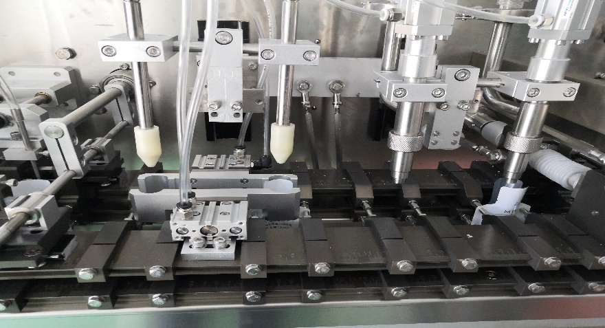 Dispositivo especial personalizado de apertura y soplado de bolsas, llenado de doble cabezal更有效开袋吹气装置、双头灌装