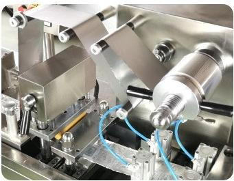 Estaci&oacute;n de instalaci&oacute;n de papel de aluminio.